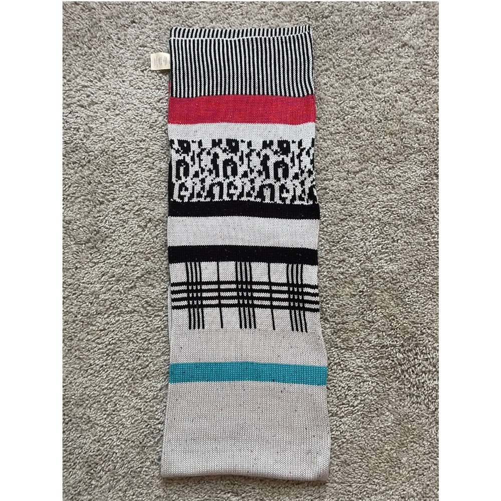Anthropologie The Endery Barranco Scarf
Handcrafted in Peru!